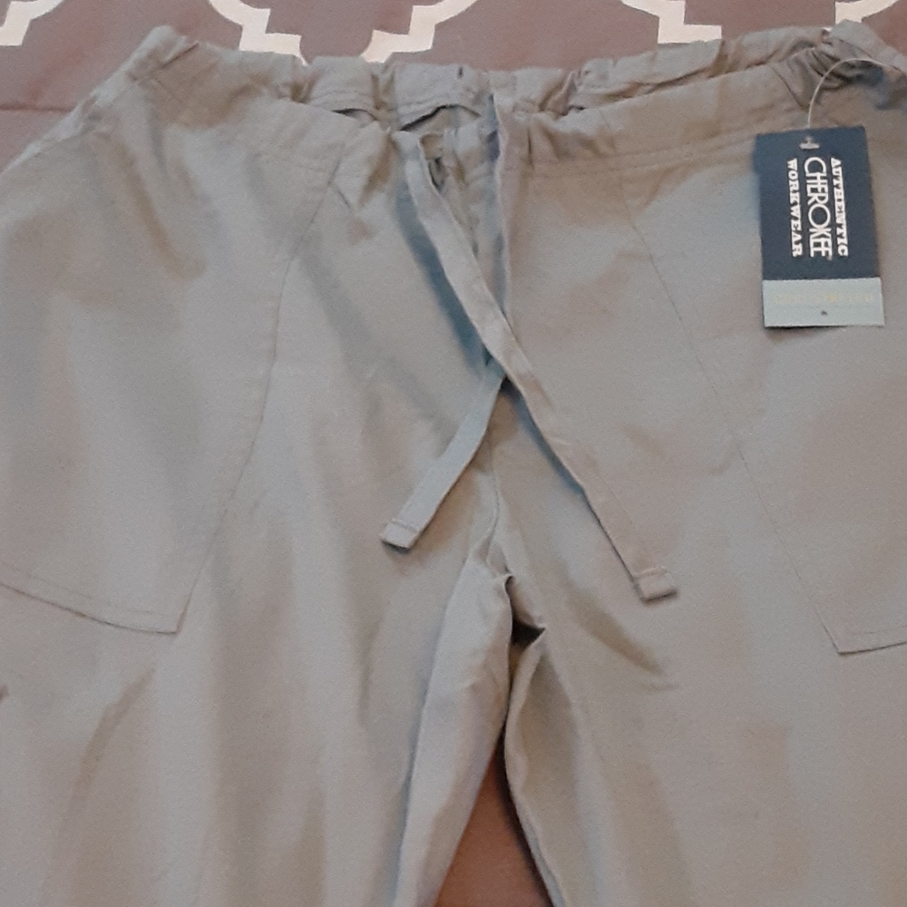 Nursing Scrub Set - Picture 4 of 5